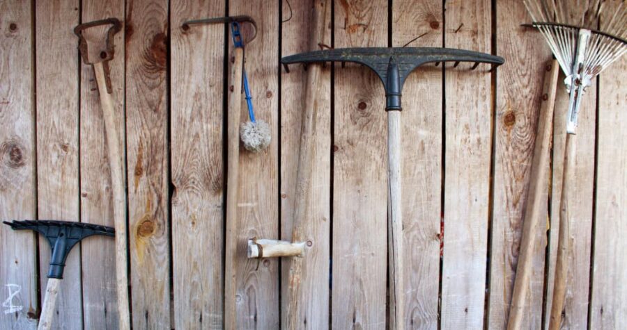 DIY gardening hand tool wall storage / rack for different kinds of garden tools