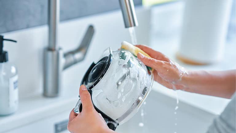 Eco-Cleaning Essentials: 22 Surprising Uses of White Vinegar