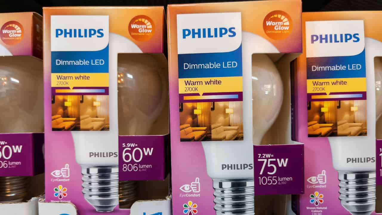 Philips dimmable LED smart bulbs,energy-efficient lighting, packaged in orange and purple boxes, suitable for adjustable brightness settings