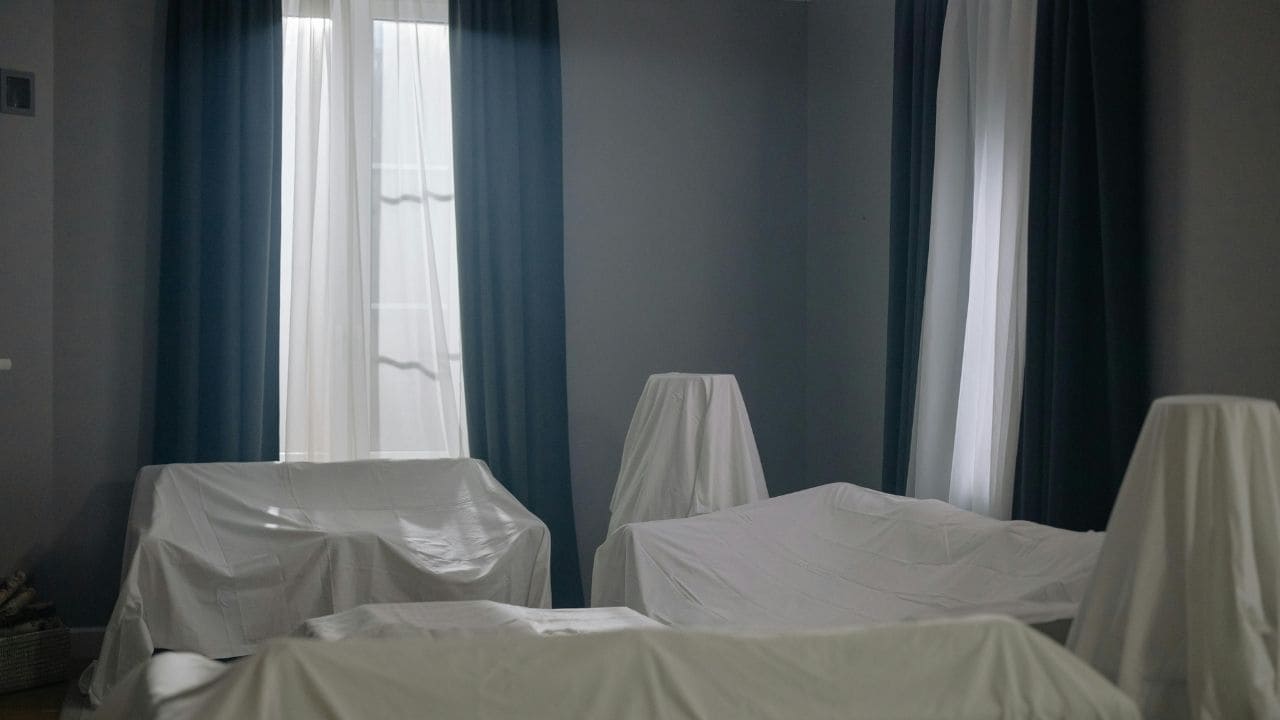 Closing air vents to unused rooms