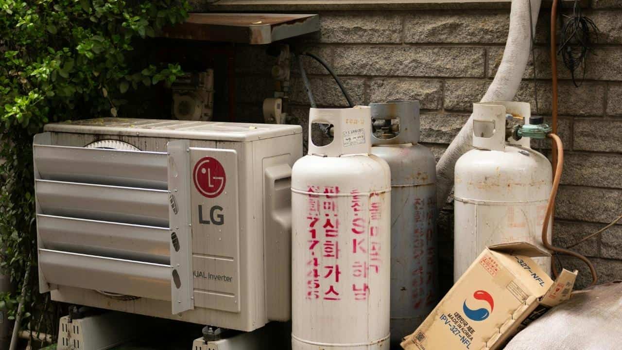 Keeping clutter around furnace and air vents