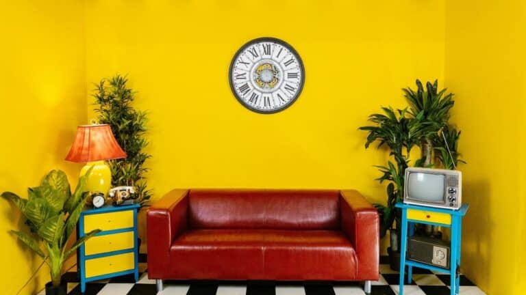 bold colorful walls in a small room makes it appear bigger