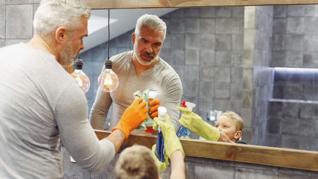 child near cleaning products