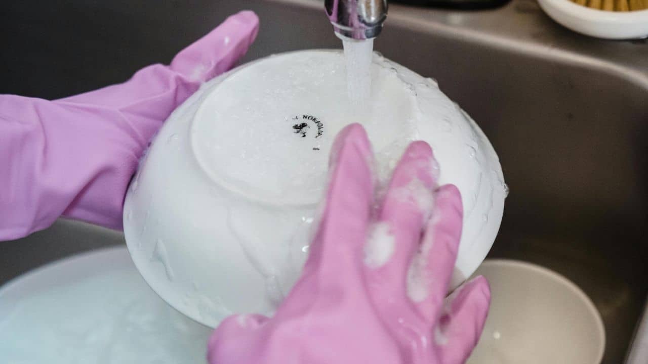 greasy dishes before cleaning