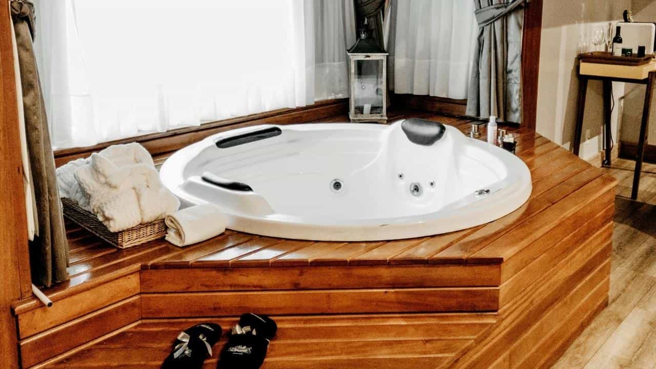 jacuzzi tub bathroom