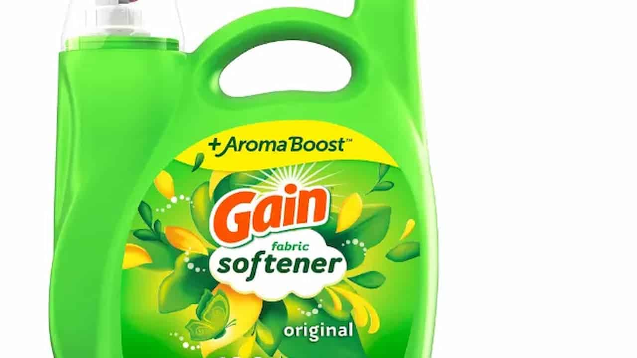 Green Gain fabric softener bottle with AromaBoost technology, original scent, featuring yellow floral design and white carrying handle