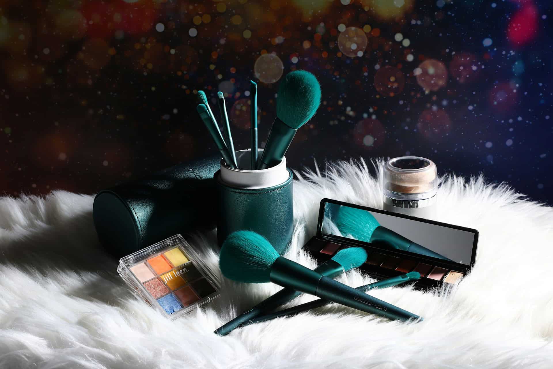 EIGSHOW 8Pcs Jade Green Makeup Brush Set.