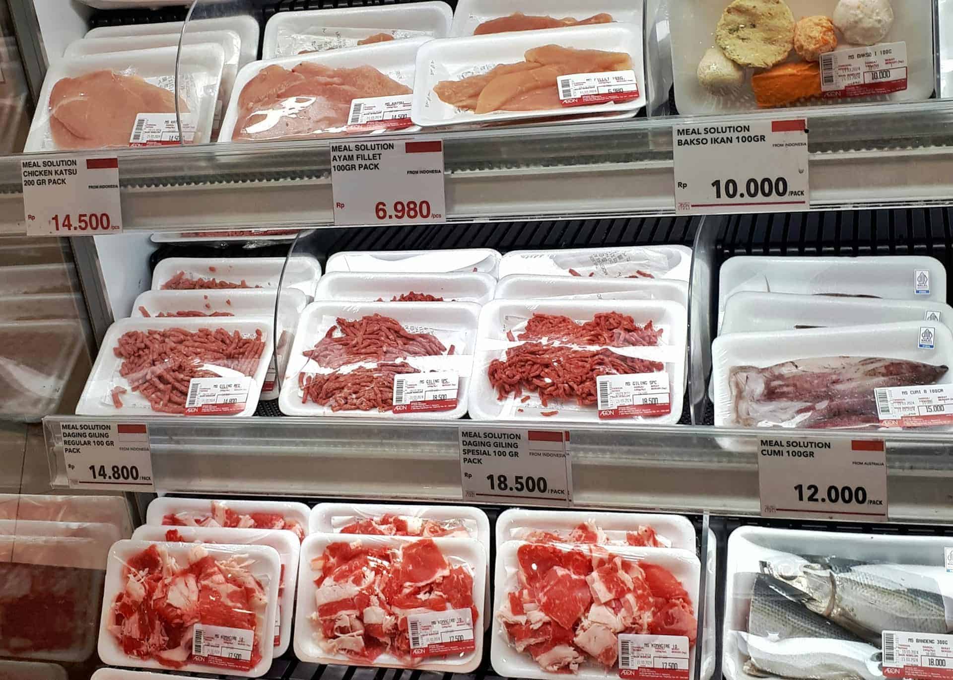 Supermarket sell fresh meat.